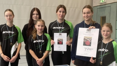 Nordbayerischer Vizemeister: Die Tischtennismannschaft Mädchen II der Realschule am Tor zur Oberpfalz. (Bild: Peter Kraus)