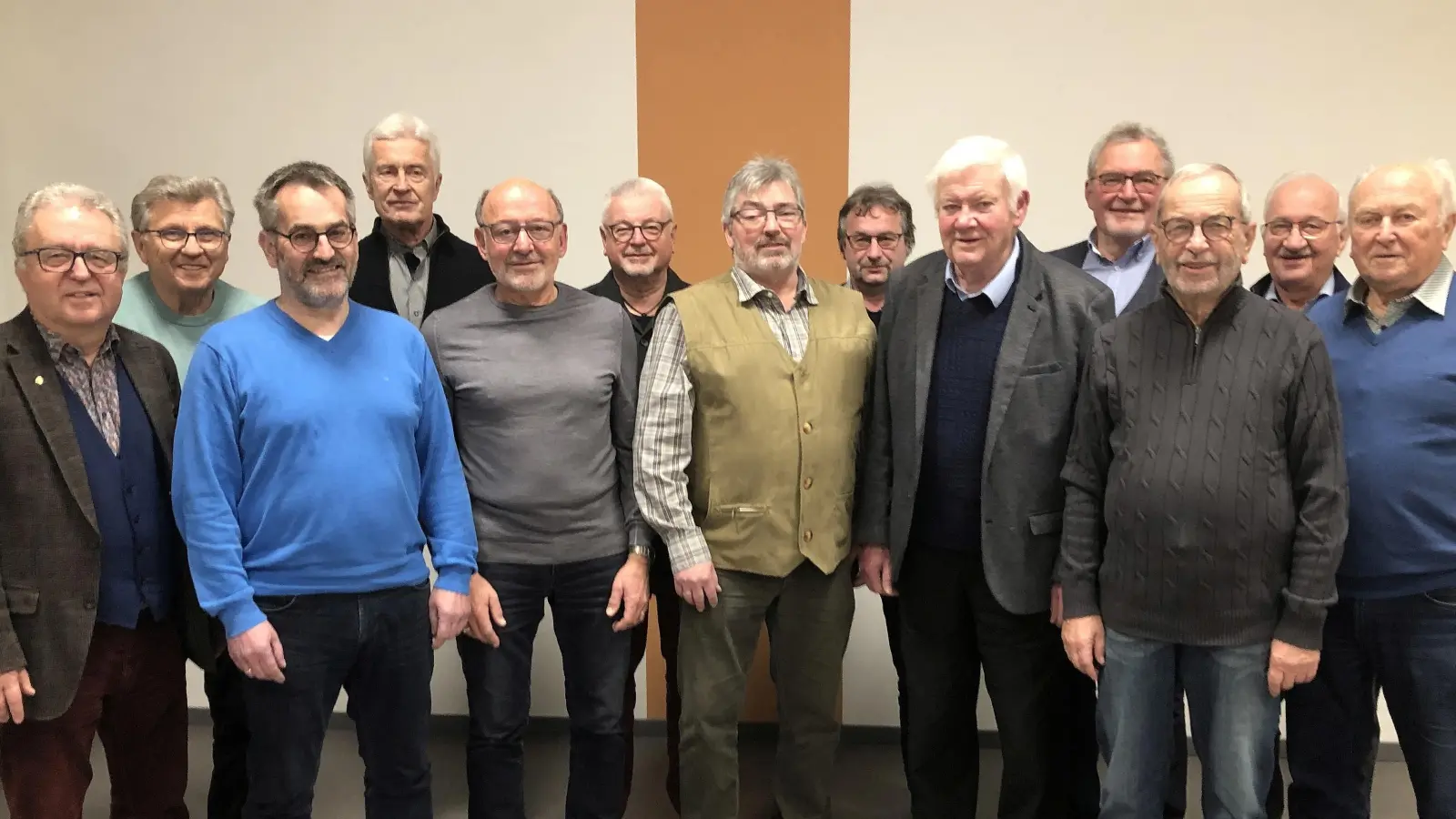 Der Gesangverein Schönhaid hat einen neuen Vorstand. Von links Bürgermeister Toni Dutz, Gerhard Zimmermann, Stefan Werner, Franz Erlacher, Gottfried Hofmann, Gerhard Lang, Martin Worf, Ralf Strobl, Erich Trottmann, Kurt Kasseckert, Klaus Steffenhagen, Herold Manfred und Heinrich Weber. (Bild: Gesangverein Schönhaid/exb)