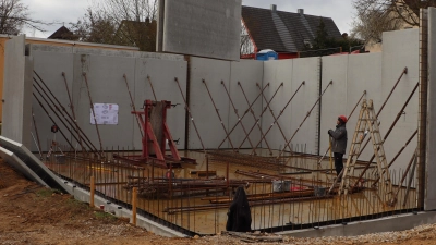 Die Wärmeplanung ist ein wichtiges Thema für die Eigenheimer. In Edelsfeld laufen derzeit Bauarbeiten für die Fernwärmeversorgung. (Bild: gru)