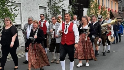 Am Tag vor Fronleichnam steht in Ebnath der „Zapfenstreich” auf dem Programm. (Bild: Josef Söllner/exb)