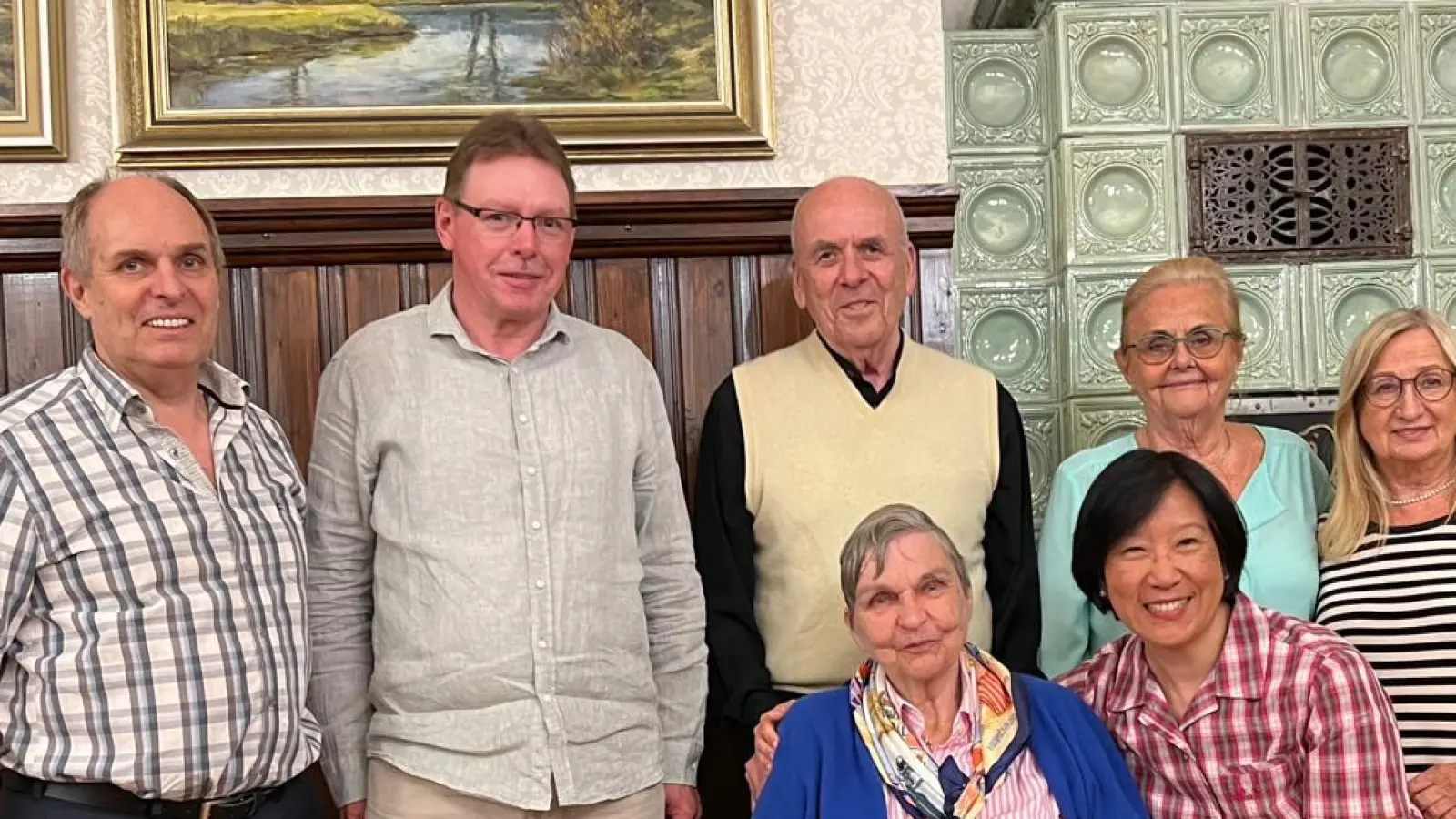 Das Siegerfoto mit (von links) Präsident Karl Thumser, Wolfgang Kahle, Sieger Werner Henseleit und Frau Gitta, Hui Voit-Wang, Dr. Helga Reddig-Titze und Margit Bauer. (Bild: Ingrid Stephan/exb)