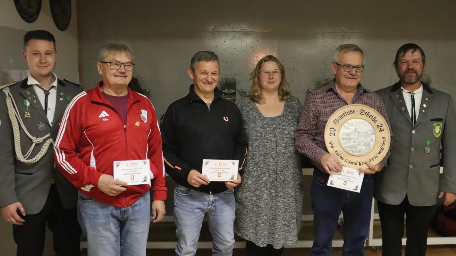 Zweiter Schützenmeister Marco Maier, Edwin Marschall, Jürgen Rothut, Wirtin Andrea Schmid, Günther Schindler und Schießleiter Georg Dotzler (von links). (Bild: Michael Rabenhofer)