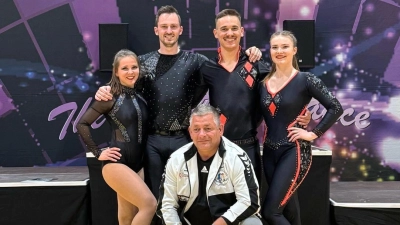 Anna Kodalle (24,Lengenfeld) und Julian Minks (23, Högling) C-Klasse Tanja Klemenz (26, Amberg) und Dominik Stubenvoll (25, Vilseck) B-Klasse Bernd Peter (Trainer, Neubernricht) (Bild: Herbert Kastner)