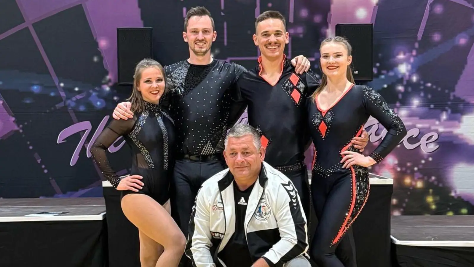 Anna Kodalle (24,Lengenfeld) und Julian Minks (23, Högling) C-Klasse Tanja Klemenz (26, Amberg) und Dominik Stubenvoll (25, Vilseck) B-Klasse Bernd Peter (Trainer, Neubernricht) (Bild: Herbert Kastner)