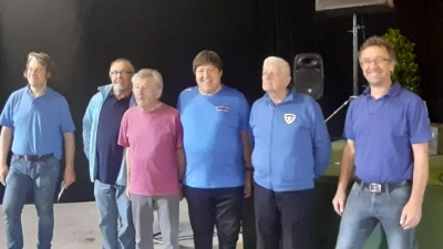 Beim Volkswandertag in Görau nahm die Grafenwöhrer Abordnung um Wanderwart Alfons Dobmann (Dritter von rechts) den ersten Preis entgegen. (Bild: Alfons Dobmann)