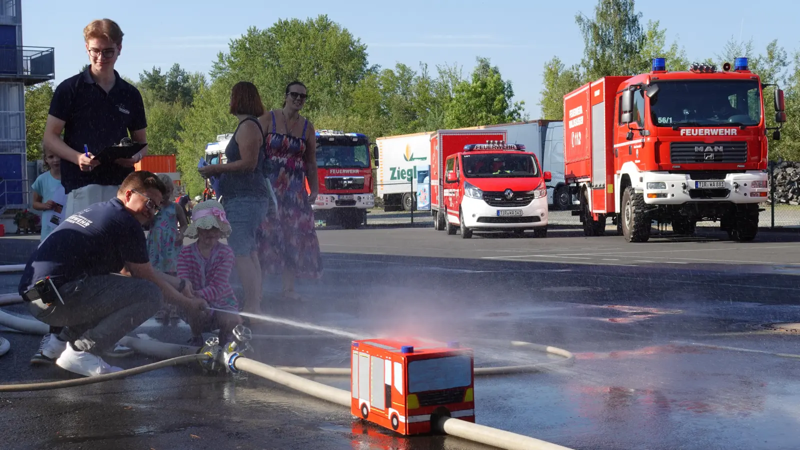 Einen kurzweiligen Vormittag erlebten rund 70 Kinder bei der Feuerwehr Waldsassen. (Bild: Florian Müller)