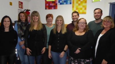 Der Förderverein der Kita St. Nikolaus in Ammerthal hat einen neuen Vorstand (von links): Isabell Langenberg (Schriftführerin), Bettina Raschka (Beisitzerin), Bettina Trettenbach (Beisitzerin), Kerstin Ebi (Erste Vorsitzende), Angela Duran (Zweite Vorsitzende), Florian Baumer (Beisitzer), Christina Bauer (Zweite Schriftführerin), Michael Dorschner (Kassier) und stellvertretende Kindergartenleiterin Tanja Englhard.  (Bild: mof)