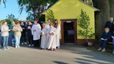 Maiandacht bei der Busl-Kapelle zwischen Stein und Erkersreuth (Bild: Nadine Scheck)