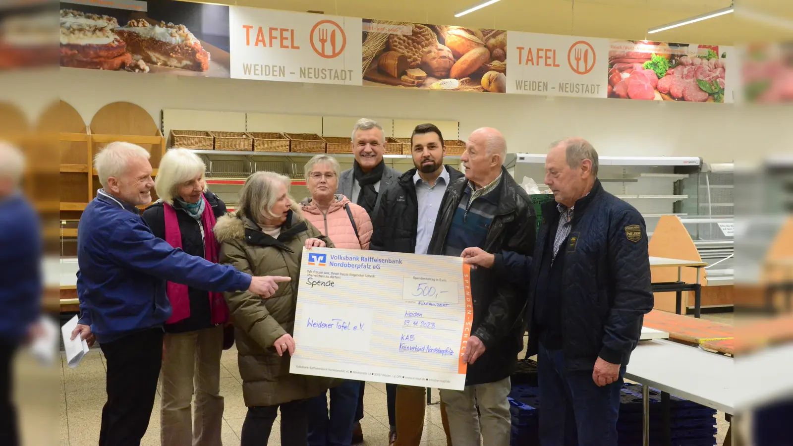 Die KAB-Nordoberpfalz spendet an die Tafel.  (Bild: Kunz)