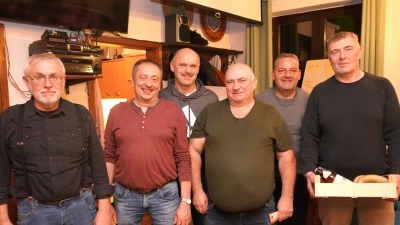 Im Bild von links: Günther Kunz (Wernberg), der Gewinner Franz Kiesl aus Unterlind, Huber Pühler, Alexander Eytzinger (Stulln), Mario Pflaum und Trostpreisgewinner Uwe Robeis aus Amberg. (Bild: Franz Völkl)