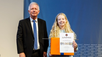 11.10.2024, München: Preisverleihung „Superpreis des Landeswettbewerbs - Experimente antworten” im Auditorium im Deutschen Museum. Hofmann Pauline vom Gymnasium Eschenbach. Foto: Matthias Balk/Bayerisches Staatsministerium für Unterricht und Kultus (Bild: Matthias Balk)