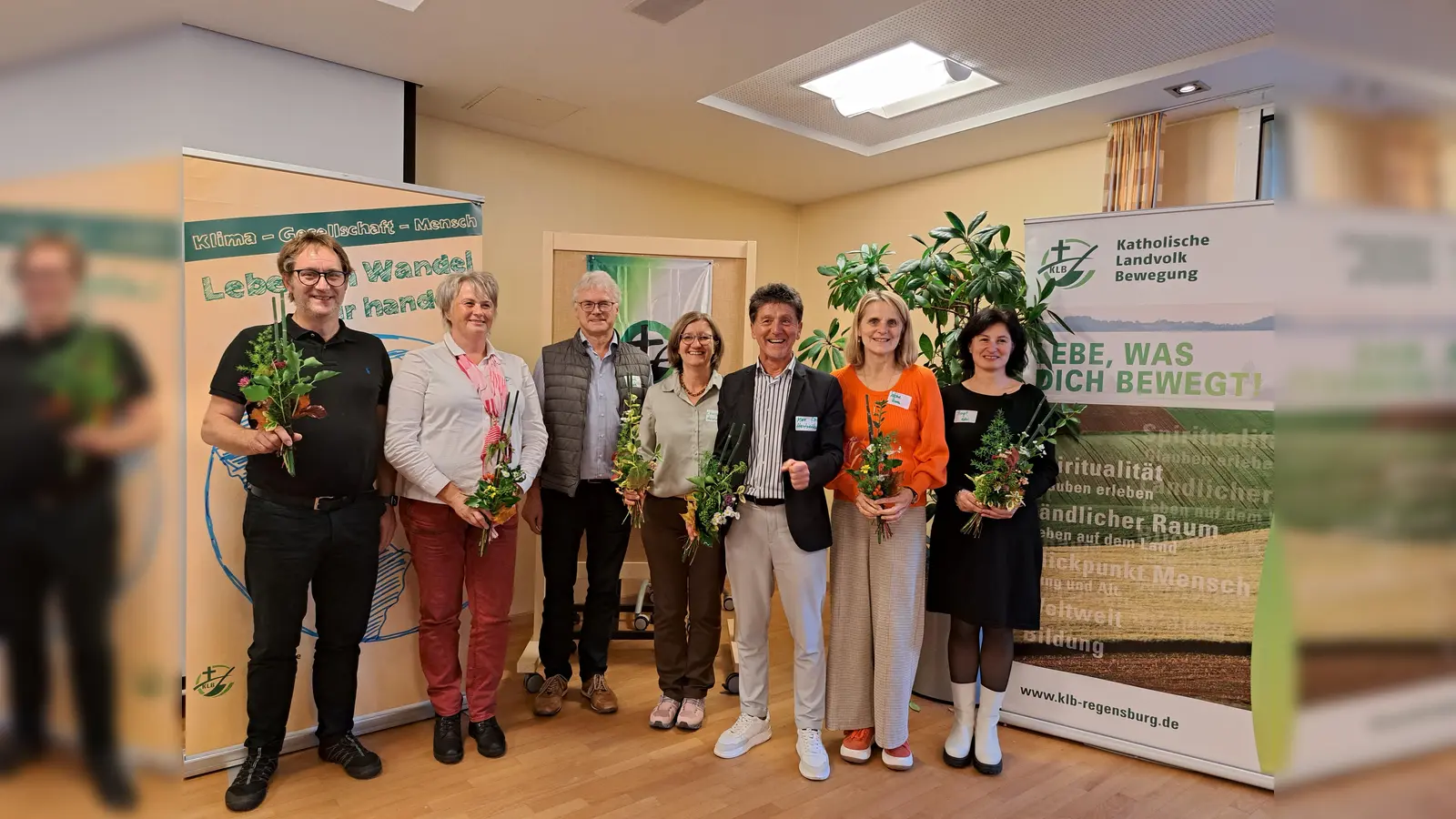 Der neu gewählte Diözesanvorstand: Thomas Schuster, Ernestine Gietl, Hans Kick, Christine Reitinger, Max Hastreiter, Sabine Kuran, Birgit Gösl (von links).  (Bild: Gaßner/exb)