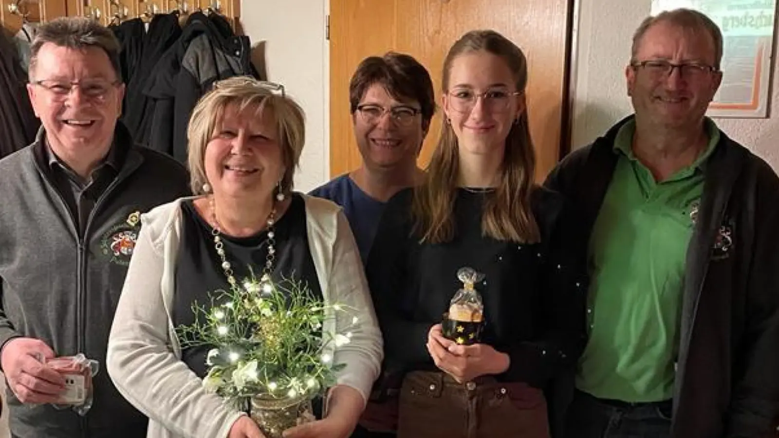 Das beste Ergebnis erzielte Oliver Roth. Maria Hanauer, Beate Becher, Emma Zach und Manfred Becher (von links) folgen auf den weiteren Plätzen.  (Bild: Annegret Greber/exb)