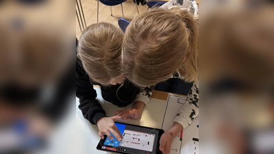 Kinder erstellen ihre eigenen Jump &#39;n&#39; Run Spiele  (Bild: Thom Burkhard)