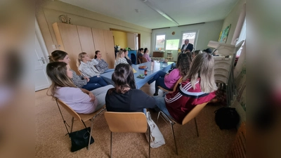 Zu einem Infoabend über die Erste Hilfe am Kleinkind hatten die Krabbelgruppen Mitterteich eingeladen. (Bild: Sandra Panitzek/exb)