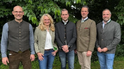 Dr. Ulrich Heigl, Martina Heigl, Michael Dobler, Raphael Baron v. Lichtenstern, Tobias Knechtel (Bild: Tobias Knechtel)