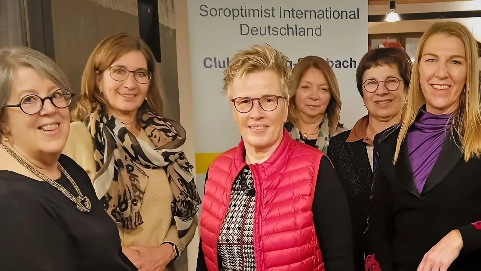 Sie leiten in den kommenden zwei Jahren die Geschicke des Soroptimist-Clubs Amberg-Sulzbach (von links): Susan Batten-Seidl, Andrea Huber-Jödicke, Beate Mastel, Susanne Schwab, Andrea Frauendorfer und die Präsidentin Heidi Heckmann.  (Bild: Susan Batten-Seidl)