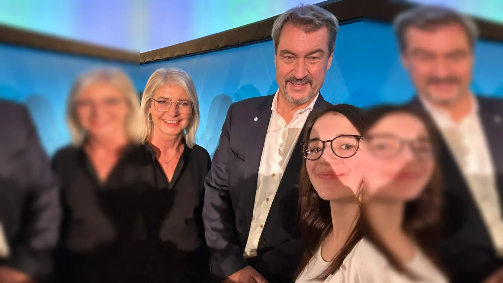 Sophia Würl mit Ministerpräsident Markus Söder und Sozialministerin Ulrike Scharf beim Jugendempfang der Bayerischen Staatsregierung. (Bild: Sophia Würl)