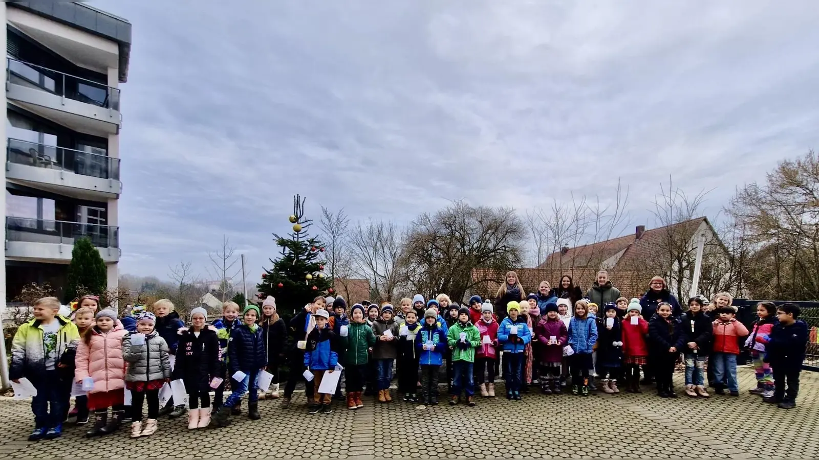 Die 2. Jahrgangsstufe der Jahn-Grundschule Sulzbach-Rosenberg. (Bild: Anna-Nadine Vogel)