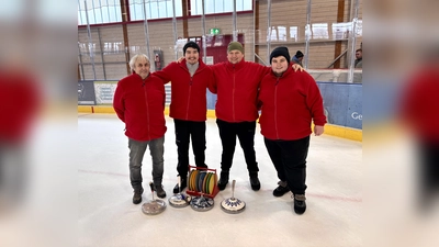 Günther Steinbacher, Hannes Kemptner, Franz Bergmann und Lukas Blödt spielen im nächsten Jahr in der Bezirksliga.  (Bild: Lukas Blödt)