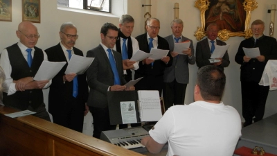 Die acht Sänger, mit dem Leiter Martin Martzak.<br> (Bild: Anita Niebauer)