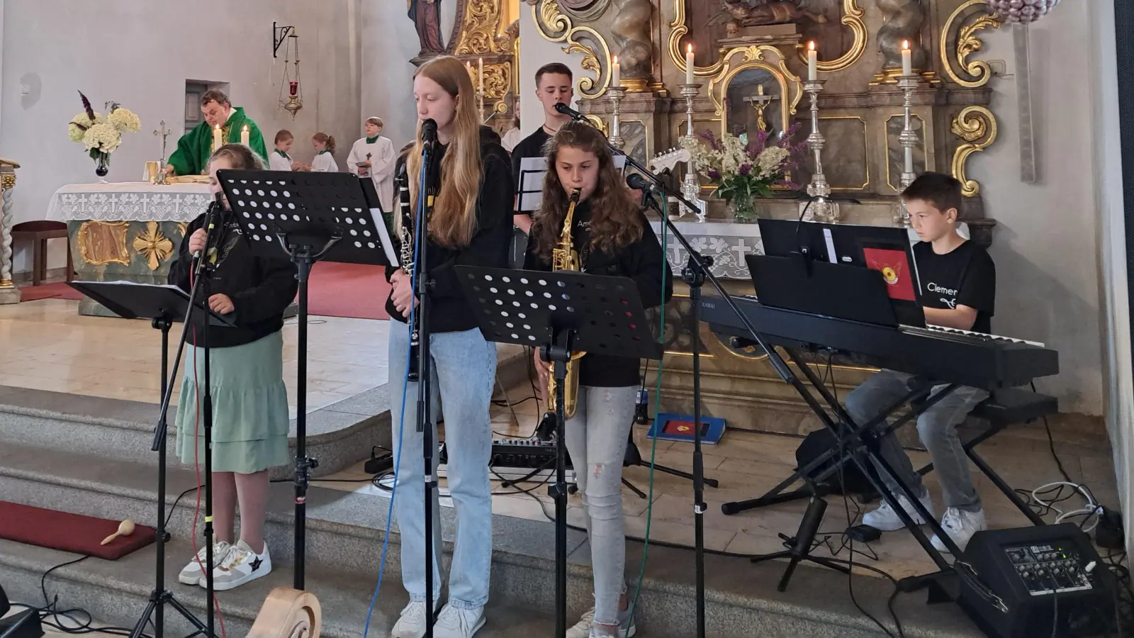 Gottesdienst mit der Miniband (Bild: Wolfgang Dobler)