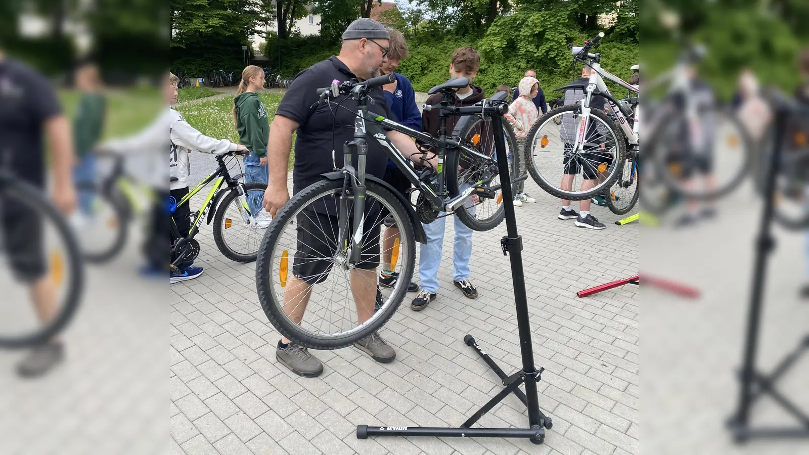 Radl-Check mit dem Radl-Schorsch (Bild: Annika Ceesay)