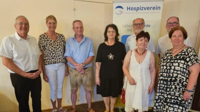 v.l. Vorsitzender Georg Franz Fröhler, stellvertretende Vorsitzende Monika Breuning, Beisitzer Claudius Rothbauer, Schatzmeisterin Elisabeth Dürbeck, Schriftführer Johann Schmalzl, stellvertretende Vorsitzende Evi Bauer-König, Beisitzer Peter Bublitz, Beisitzer Roswitha Graßler. Bild: Bettina Peuker (Bild: Bettina Peuker)