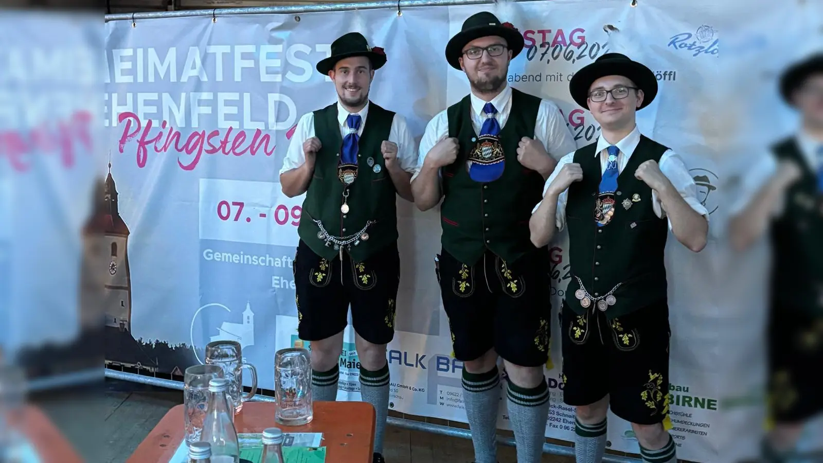 Die Plattlergruppe des Vereins Hoamatland Amberg unter der Führung von Maximilian Pfab.<br>von links: Nico Luber, Toni Stollner und Maximilian Pfab (Bild: Marion Pfab)