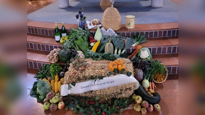 Der Erntedankaltar in der Pfarrkirche St. Konrad.  (Bild: Michael Jakob)