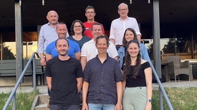 Neu gewählte Vorstandschaft des TC Hahnbach mit Bürgermeister Bernhard Lindner und Georg Götz (Kulturausschuss) (Bild: Daniel Münch)