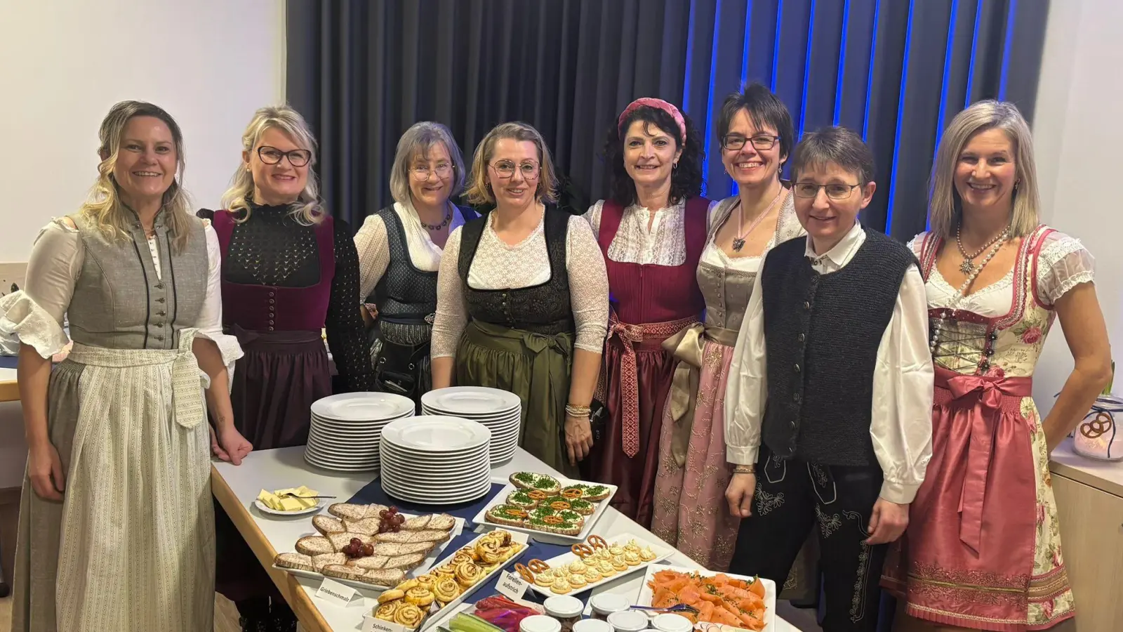 Ein tolles Buffet mit vielen bayrischen „Schmankerln” erwartete die Besucher und die Vorstandschaft des Frauenbund. (Bild: Beate Schuch)