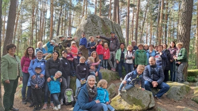 Teilnehmer bei der Führung im Lerautal, links Angela Bodensteiner zweite von links Eva Ehmann  (Bild: Angela Bodensteiner)