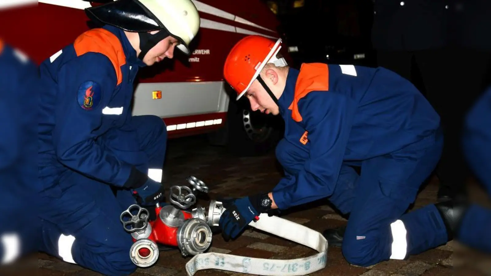 Einen Wissenstest absolviert die Jugendfeuerwehr in Schirmitz. (Bild: Christian Robl/exb)