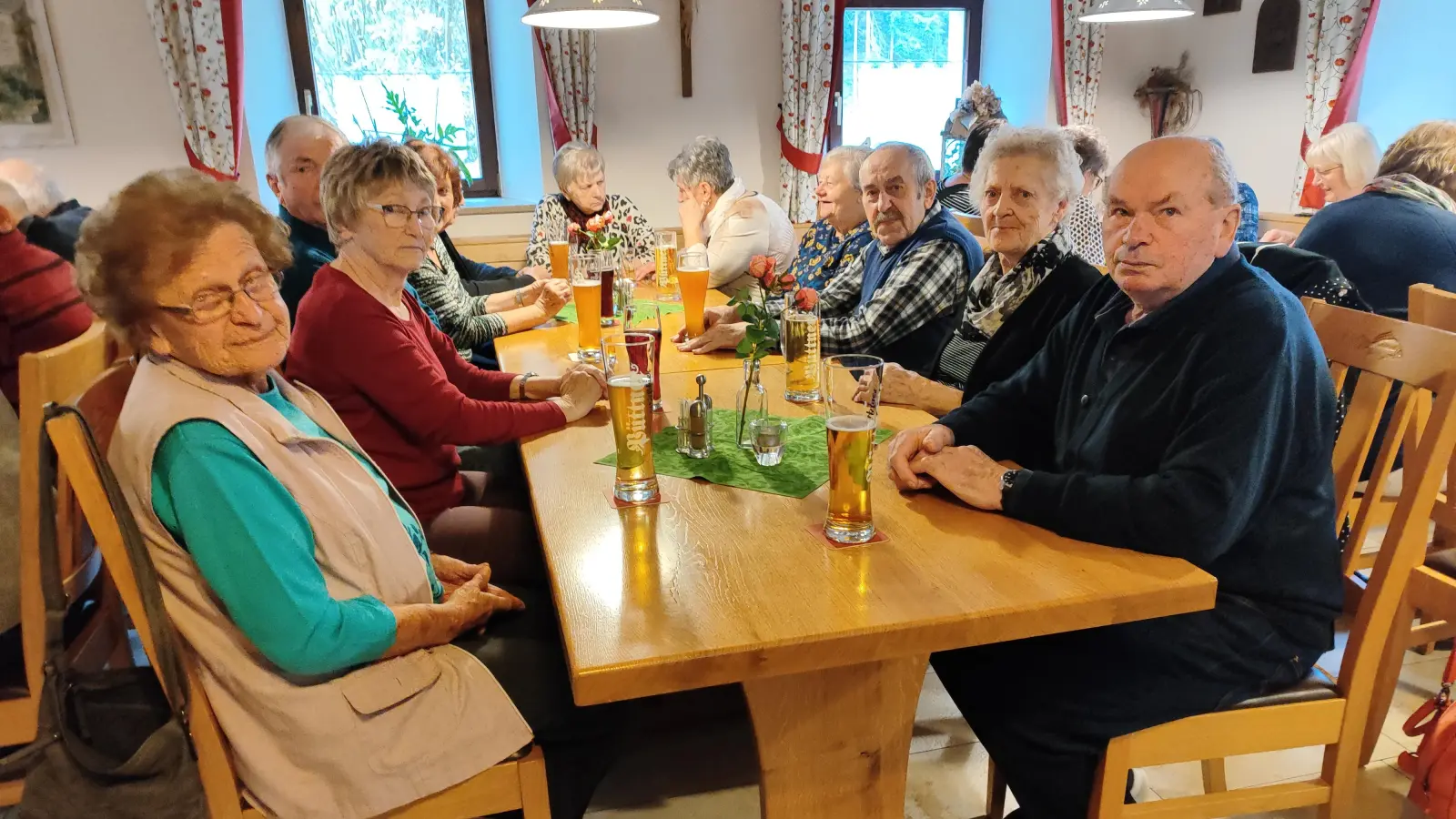 Die Senioren in Speinshart waren beim Fischessen in der Holzmühle. (Bild: Claudia Reinl )