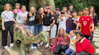 Den Dinos auf der Spur: Die Mittelschüler erkundeten die Urwelt (Bild: Anna Gräb)