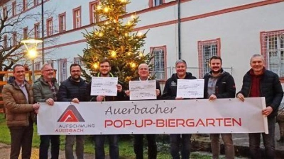 Bei der Spendenübergabe im Kloster Michelfeld (von links): Holger Eckert (AA), Ronald Schmiedl (RWM), Stefan Kroher (AA), Christian Schindler (Schützen), Peter Miltenberger (RWM), Michael Streit (AA), Christoph Ziegler (AA), Josef Stiefler-Ebert (AA). (Bild: Matthias Flierl)