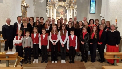 Blaskapelle und Kirchenchor  (Bild: Joachim Kellner)