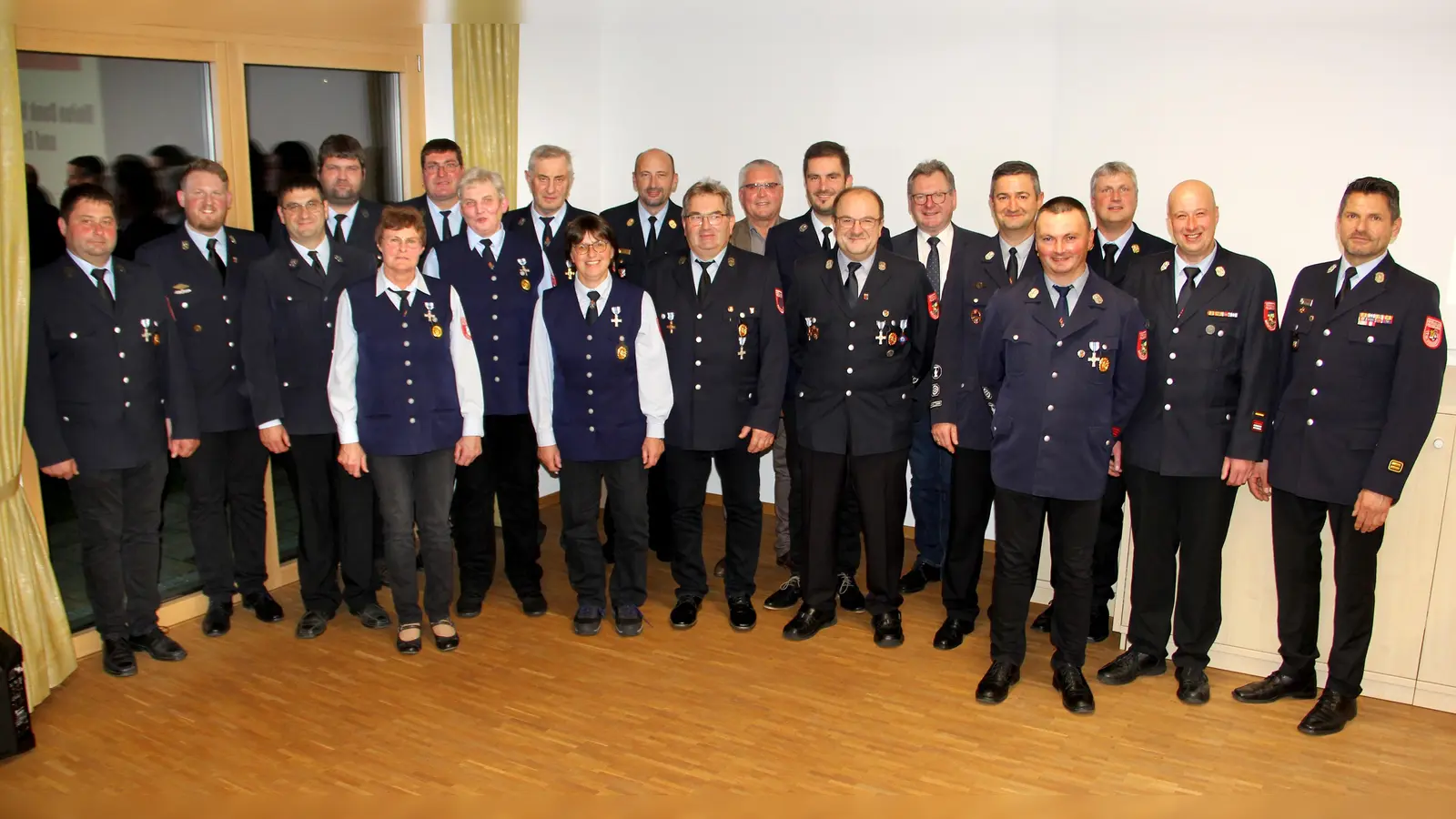 Staatliche Ehrungen Gemeindefeuerwehren Bereich Niedermurach.  (Bild: Sandra Urban)