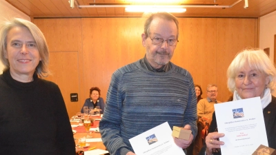 Irene Fritz (links) ehrt Uwe Müller und Edith Baldauf.  (Bild: Kunz)