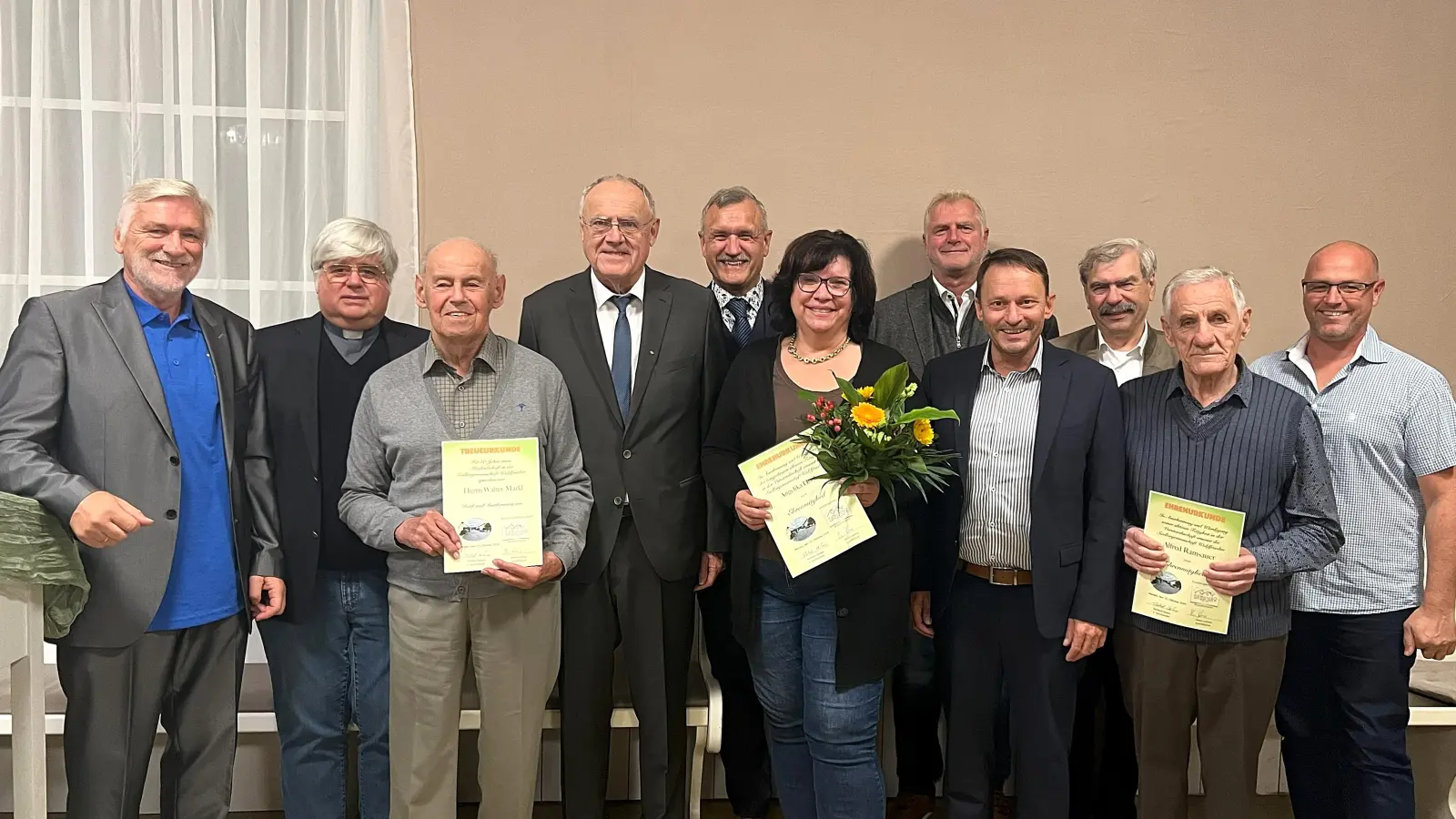 Ehrungen standen beim 60.jährigen Jubiläums auf der Tagesordnung, zudem wurden noch zwei weitere Mitglieder zu Ehrenmitglieder ernannt. li. 1 Vors.Herbert Salavs (Bild: Reinhard Kreuzer)