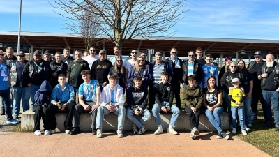 Gruppenfoto kurz vor München bevor es ins Grünwalder Stadion geht.  (Bild: Udo Völkl )