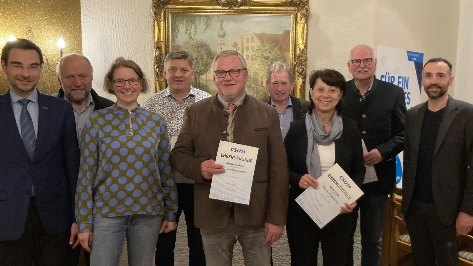 Freuen sich über die Ehrungen bei der CSU Tännesberg: Stephan Oetzinger, Altlandrat Simon Wittmann, Stephanie Kuchlbauer, Alfred Eckl, Robert Eichhorn, Rudolf Tröster, Beate Zangl, Stefan Bösl, Bürgermeister Armin Bulenda (von links). (Bild: Angelika Prem/exb)