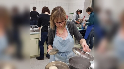 Die beliebten VBW-Kochkurse von Christine Blab sind seit April 2024 wieder im Programm.<br> (Bild: Renate Baier)