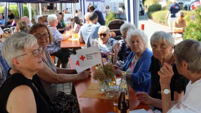 Bewohner und Gäste feierten das 70-jährige Jubiläum im Seniorenheim in Erbendorf. (Bild: Melanie Dirscherl)