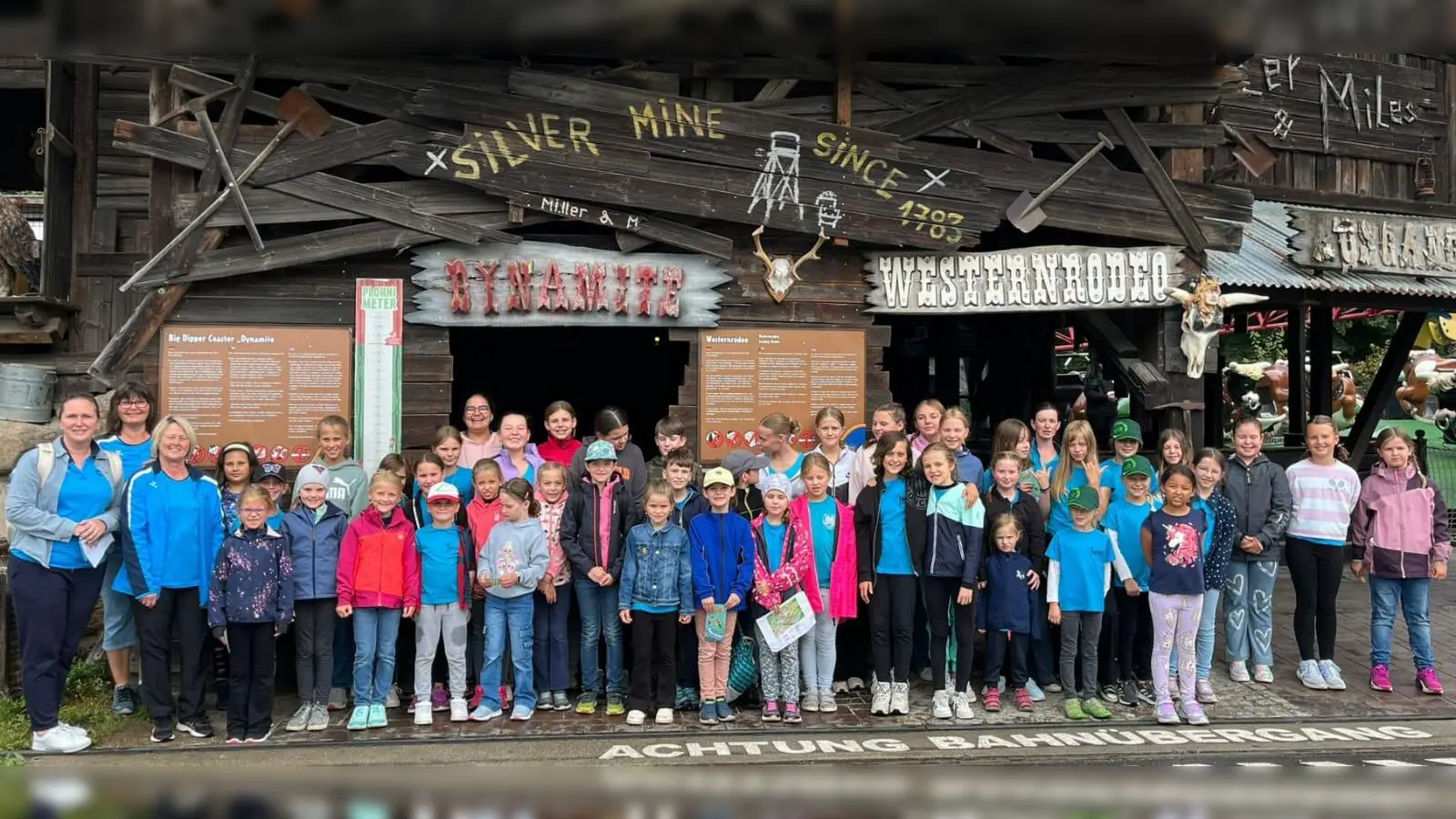 TSG Turnkinder mit ihren Betreuern (Bild: Tanja Gollwitzer)