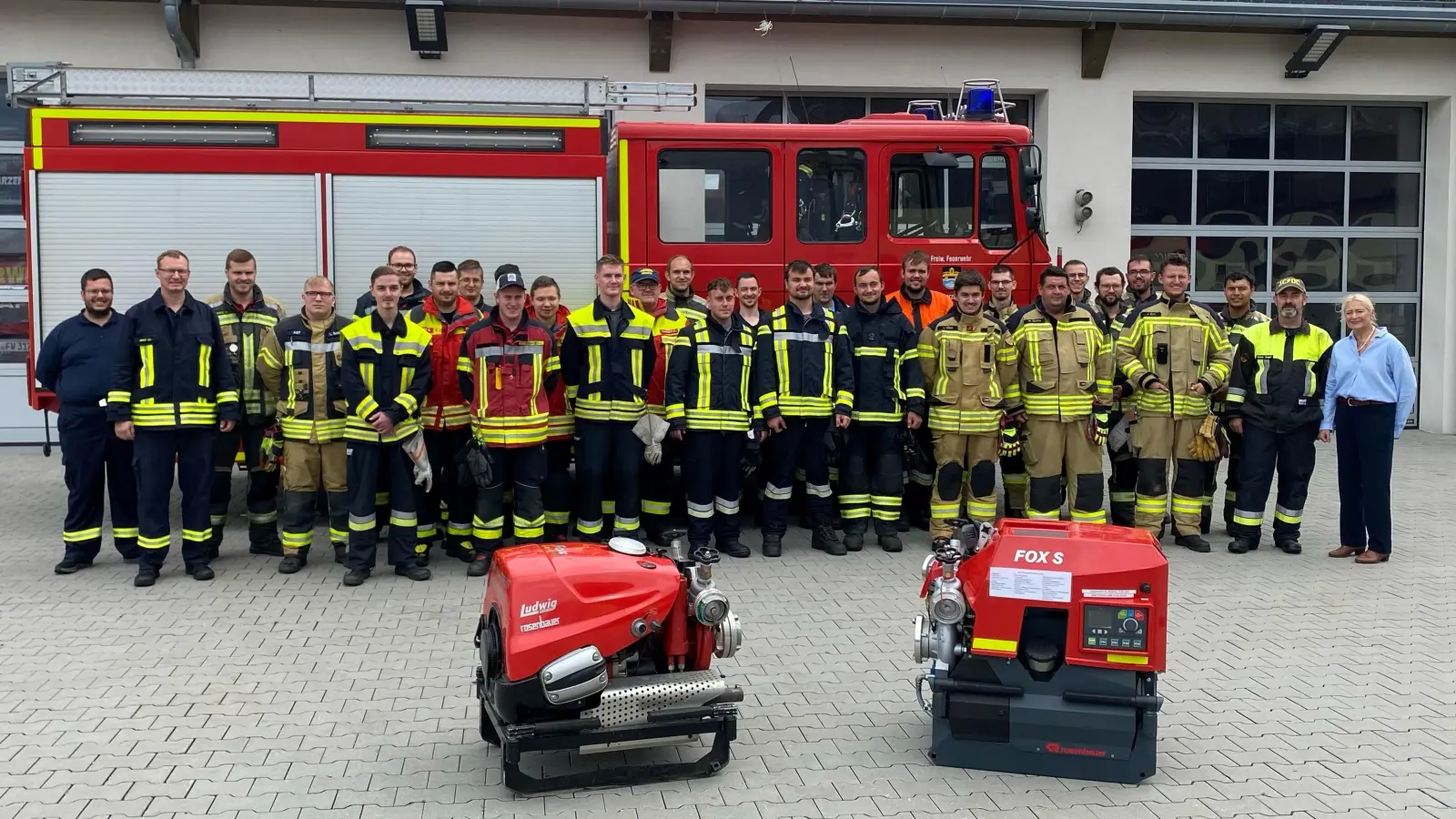 Die Teilnehmer am Maschinistenkurs, stattgefunden für mehrere Feuerwehren aus dem Landkreis Schwandorf.  (Bild: Andreas Fleischmann)