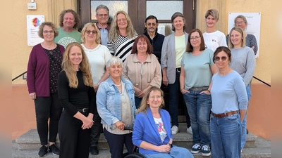 Gleichstellungsbeauftragte Helga Forster (vorne Mitte) mit den Familien- und Behindertenbeauftragten und Akteurinnen und Akteuren des Lokalen Bündnisses für Familien. (Bild: Manuel Lischka)