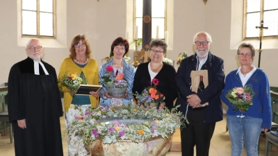 von links<br>Pfarrer Matthias Ahnert, Heidi Wohlfahrt, Berta Pirner, Elke Reichenberger, Rudi Gruber, Elsbeth Maderer.<br> (Bild: Rudi Gruber)