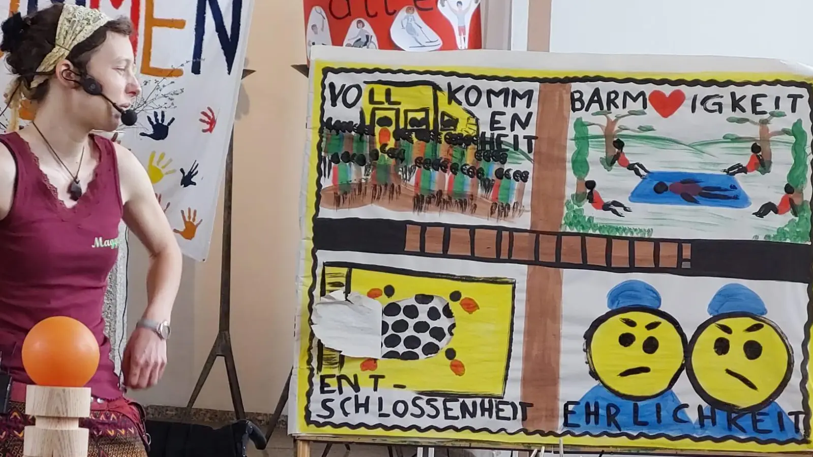 Magdalena Bottesch aus Leipzig vermittelte bei der Kinderbibelwoche in Tirschenreuth verschiedene Tugenden.  (Bild: Evangelische Kirchengemeinde Tirschenreuth/exb)